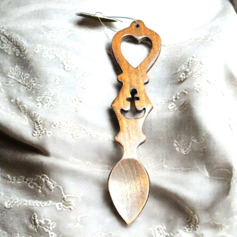 Welsh Love Spoon Hand Carved by Curtis Woodcraft, Pontypridd, South Wales - Picture 3 of 5